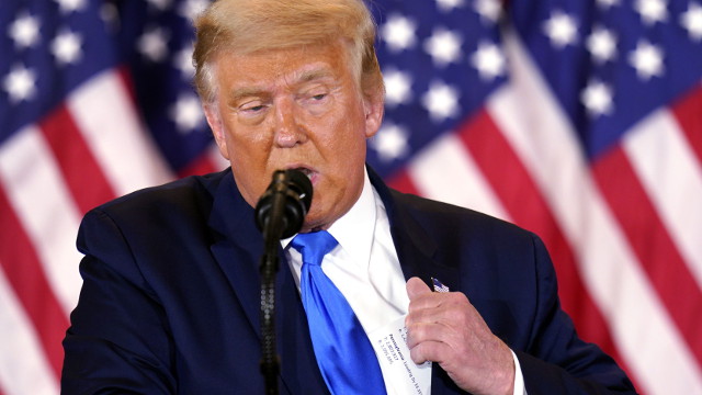 Trump durante su discurso de la noche electoral CHRIS KLEPONIS