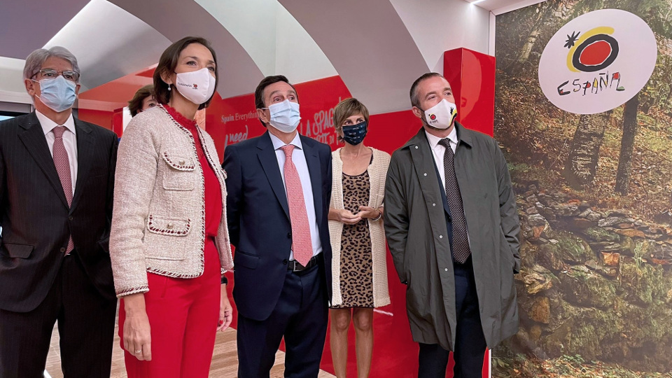 La ministra de Industria, Comercio y Turismo, Reyes Maroto (c), durante la inauguración de la oficina del Xacobeo en Roma, Italia. EFE - Oficina Turismo España