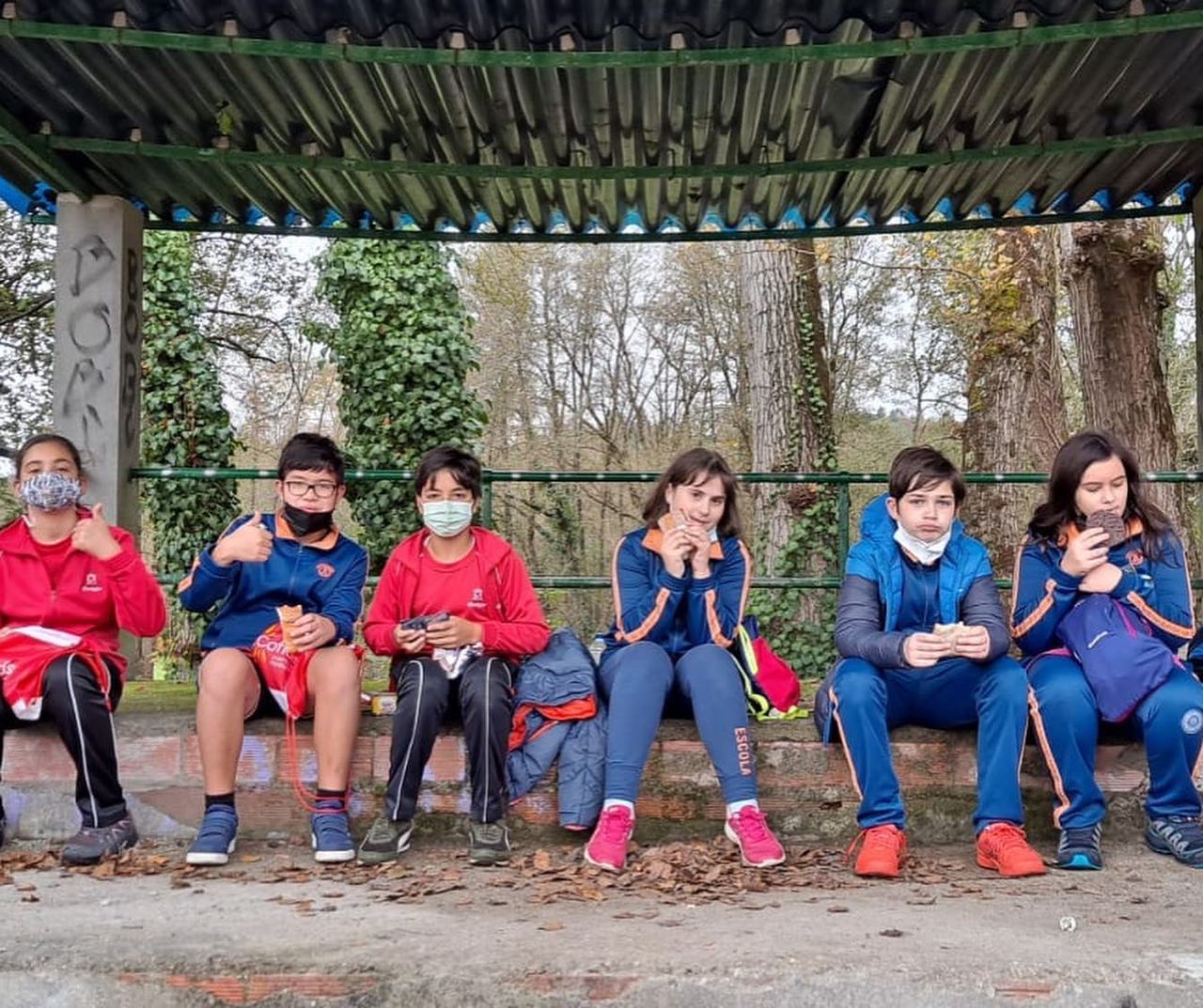 Los alumnos de sexto de los Escolapios no dejaron ni rastro de desperdicios en los kilómetros del Camino de Invierno que recorrieron.
