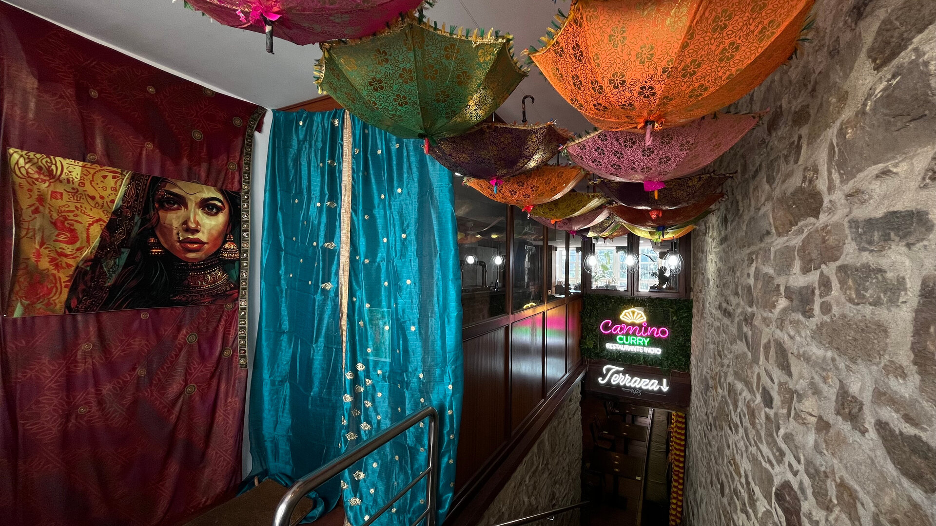 Entrada del restaurante Camino Curry. EP