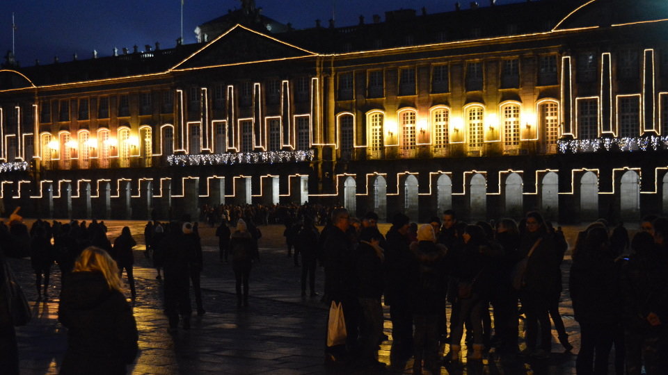 A praza do Obradoiro ateigada de turistas. ÁNGEL CARRO