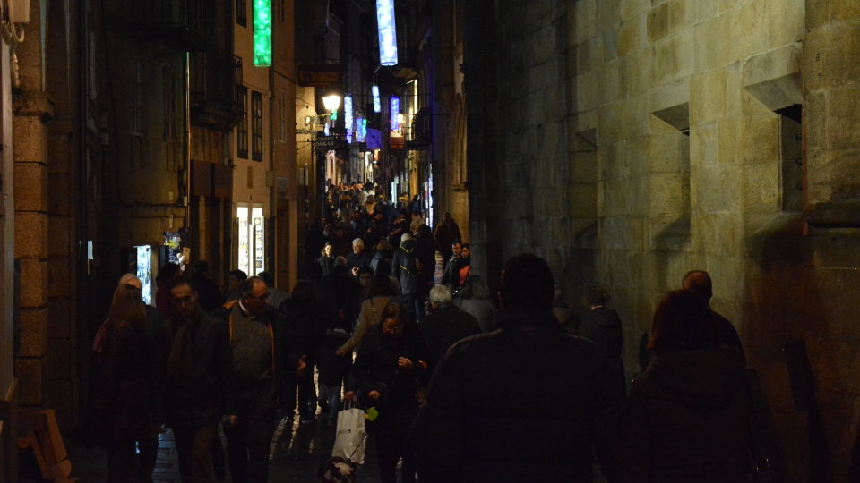 A rúa do Franco é un dos lugares máis transitados da capital. ÁNGEL CARRO