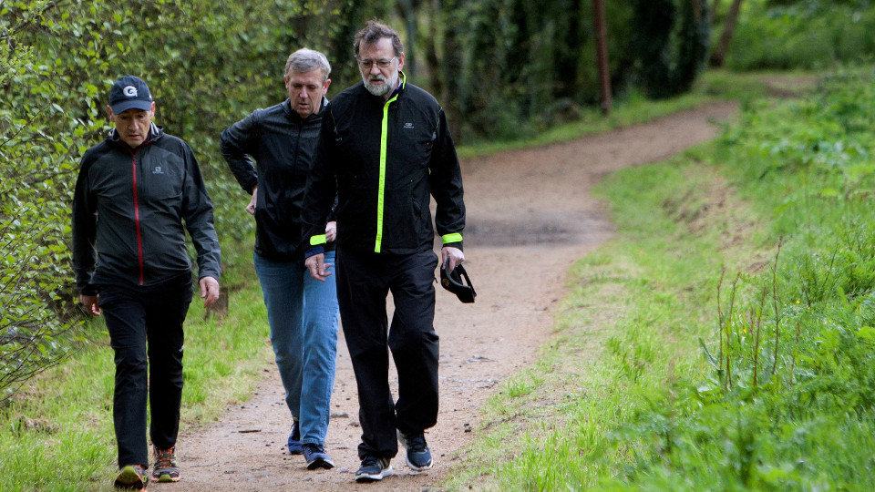 Rajoy realiza su habitual caminata por la Ruta da Pedra e da Auga