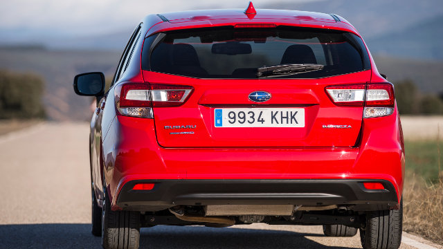 041 Subaru Impreza trasera