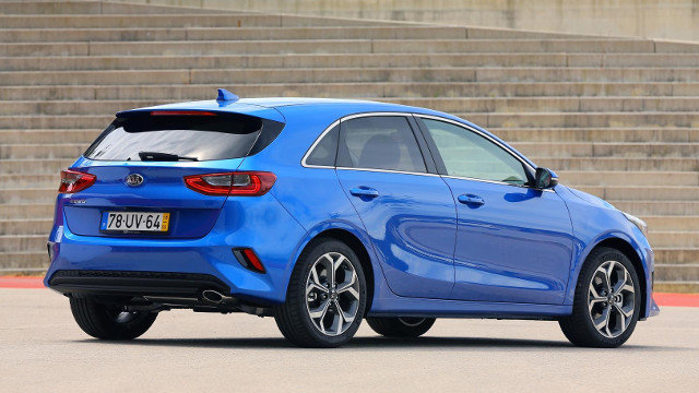 Kia Ceed 1.6 CRDi 6MT transmission 136hp Blue Flame 23