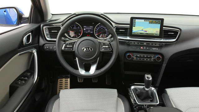 Kia Ceed 1.6 CRDi 6MT transmission 136hp Blue Flame 30