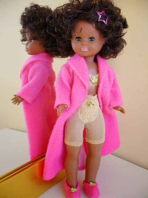 Nancy en bata de casa. LA BIBLIOTECA SILVESTRE