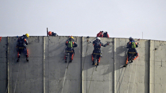 Miembros de Greenpeace, en Meirama GREENPEACE