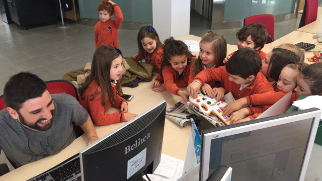 Unha guitarra causa furor na redacción