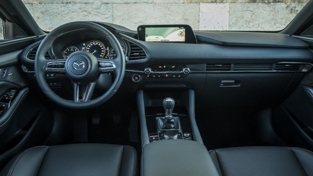 Mazda3_HB_SoulRedCrystal_Interior-2