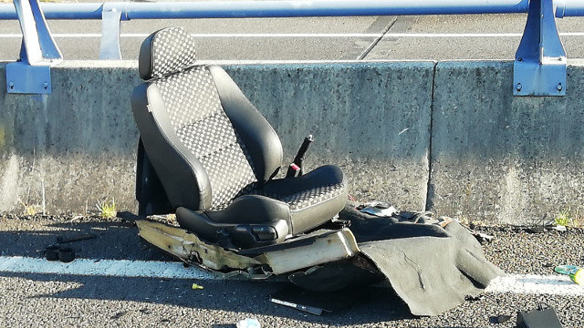 Asiento del vehículo accidentado en la AG-11. GUARDIA CIVIL