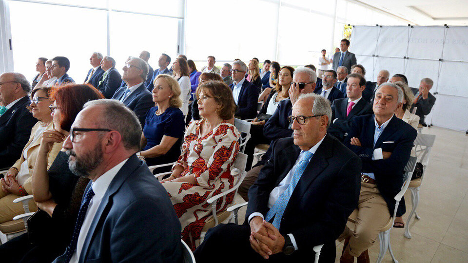 Asistentes al Foro, entre los que se encuentra la presidenta del grupo El Progreso. GONZALO GARCÍA