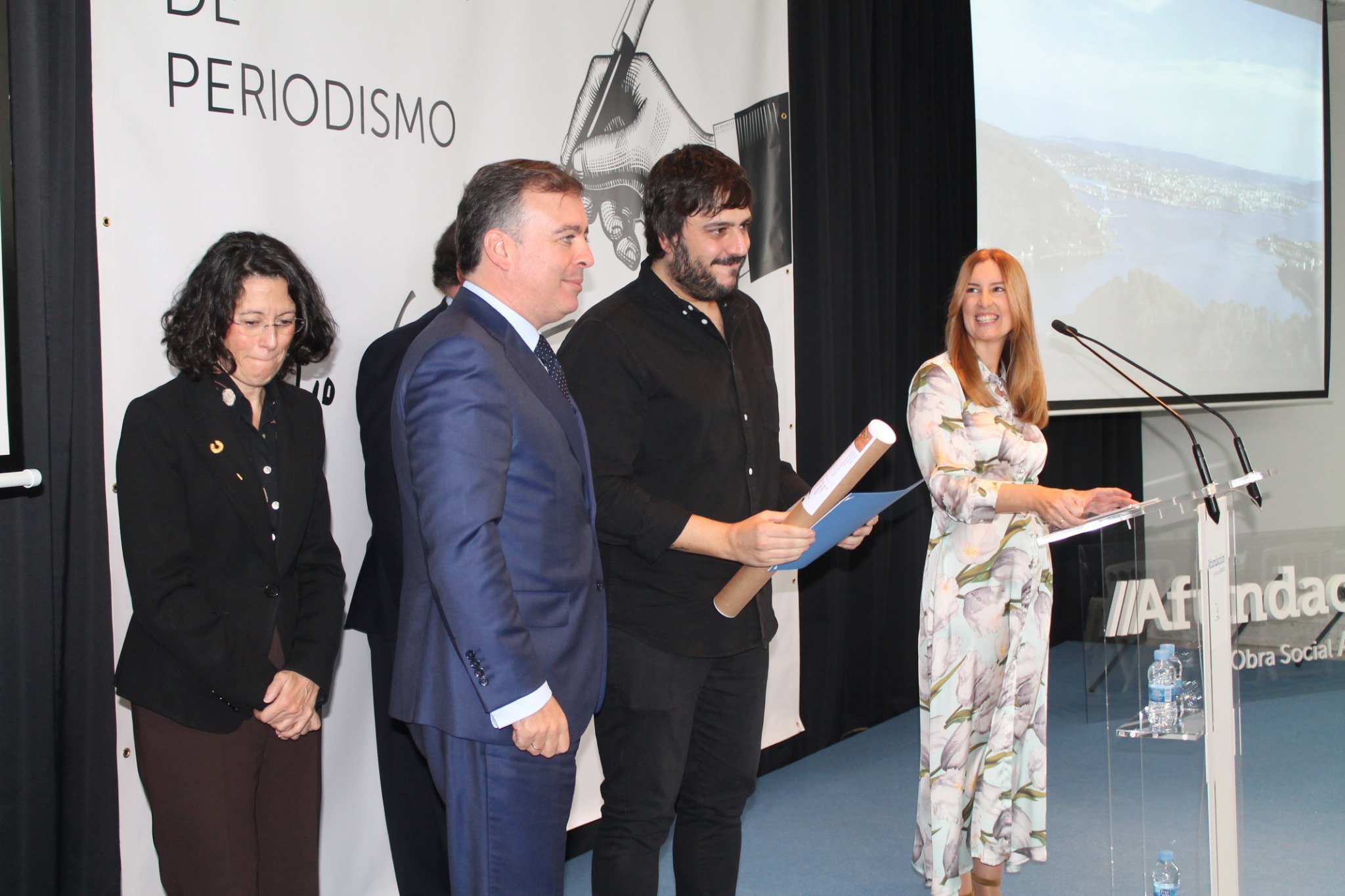 Manuel de Lorenzo recogiendo el diploma. AFUNDACION