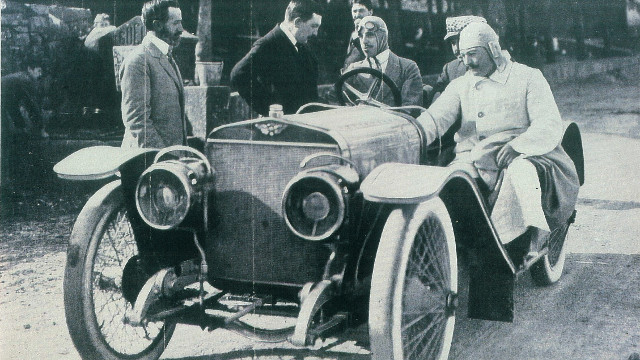 KingAlfonsoXIIIwiththeHispanoSuizacarmodelthatbearshisname.