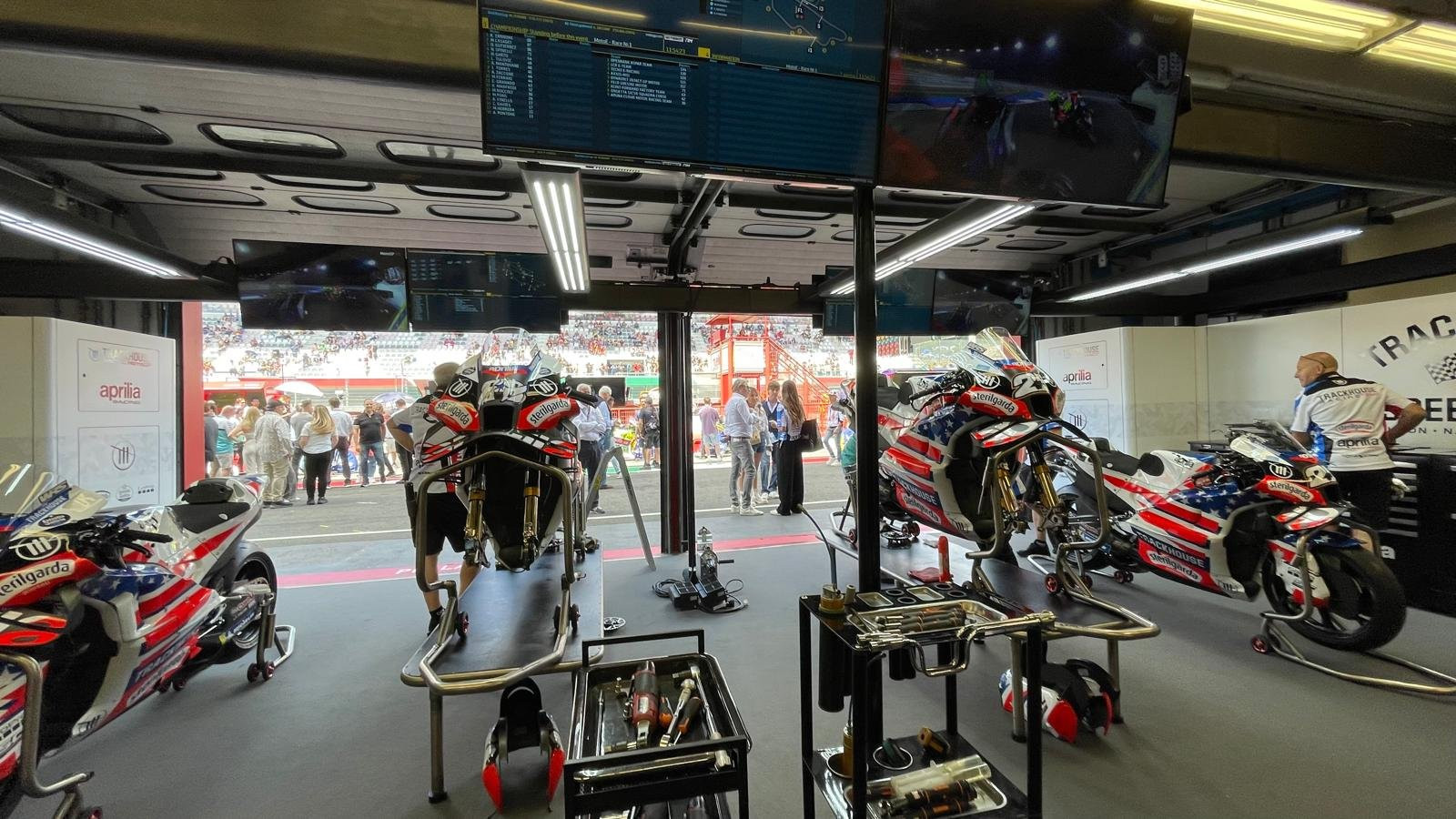 Interior de un box en Mugello.AGN