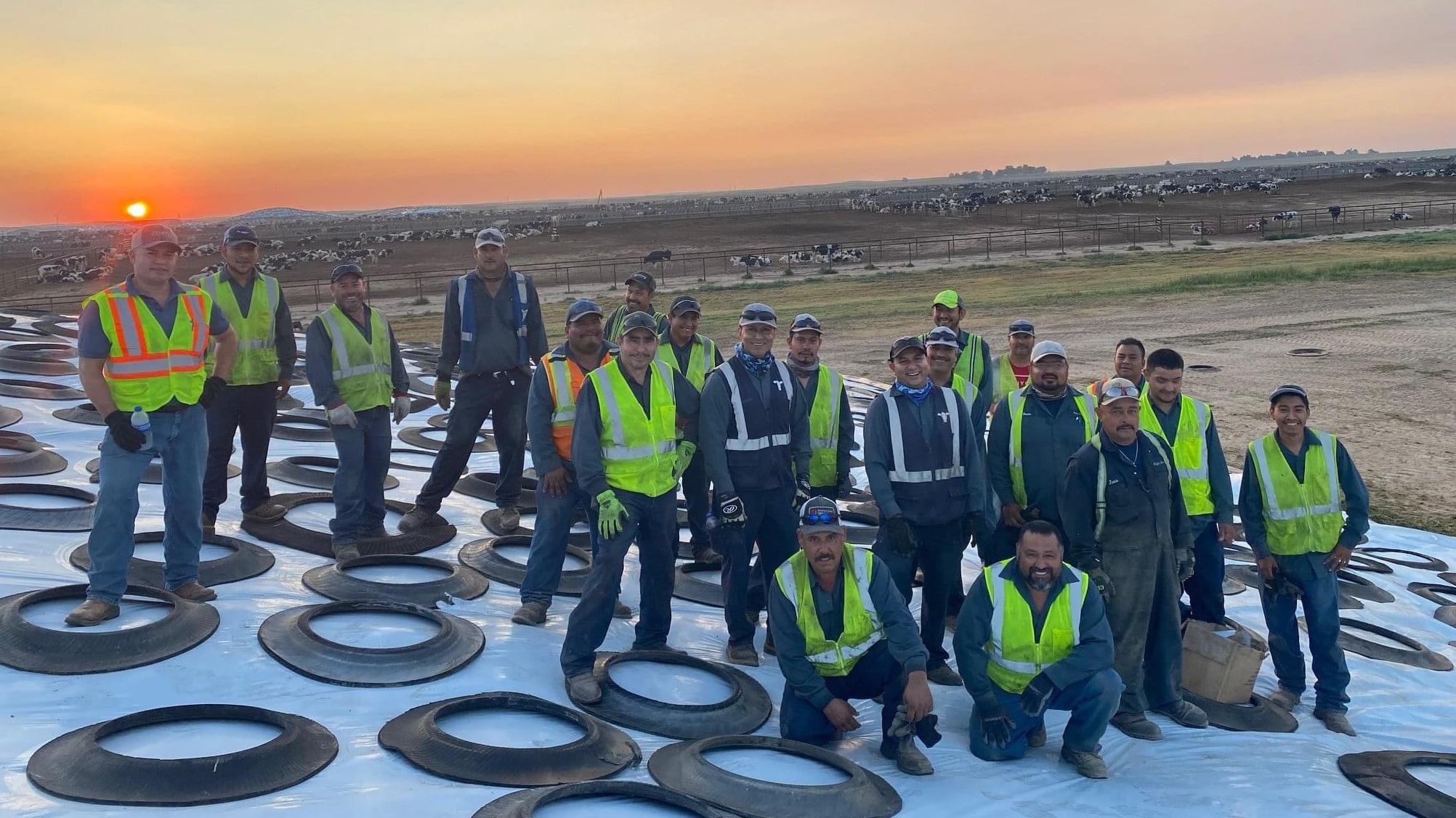 Trabajadores de Milk Source. Cedida