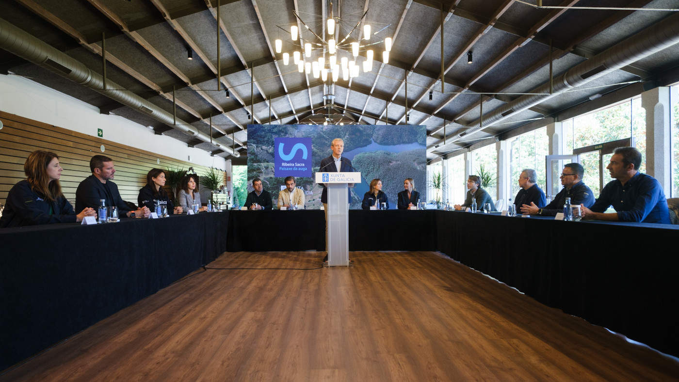 Alfonso Rueda y los miembros del Ejecutivo gallego, en Sober.DAVID CABEZÓN