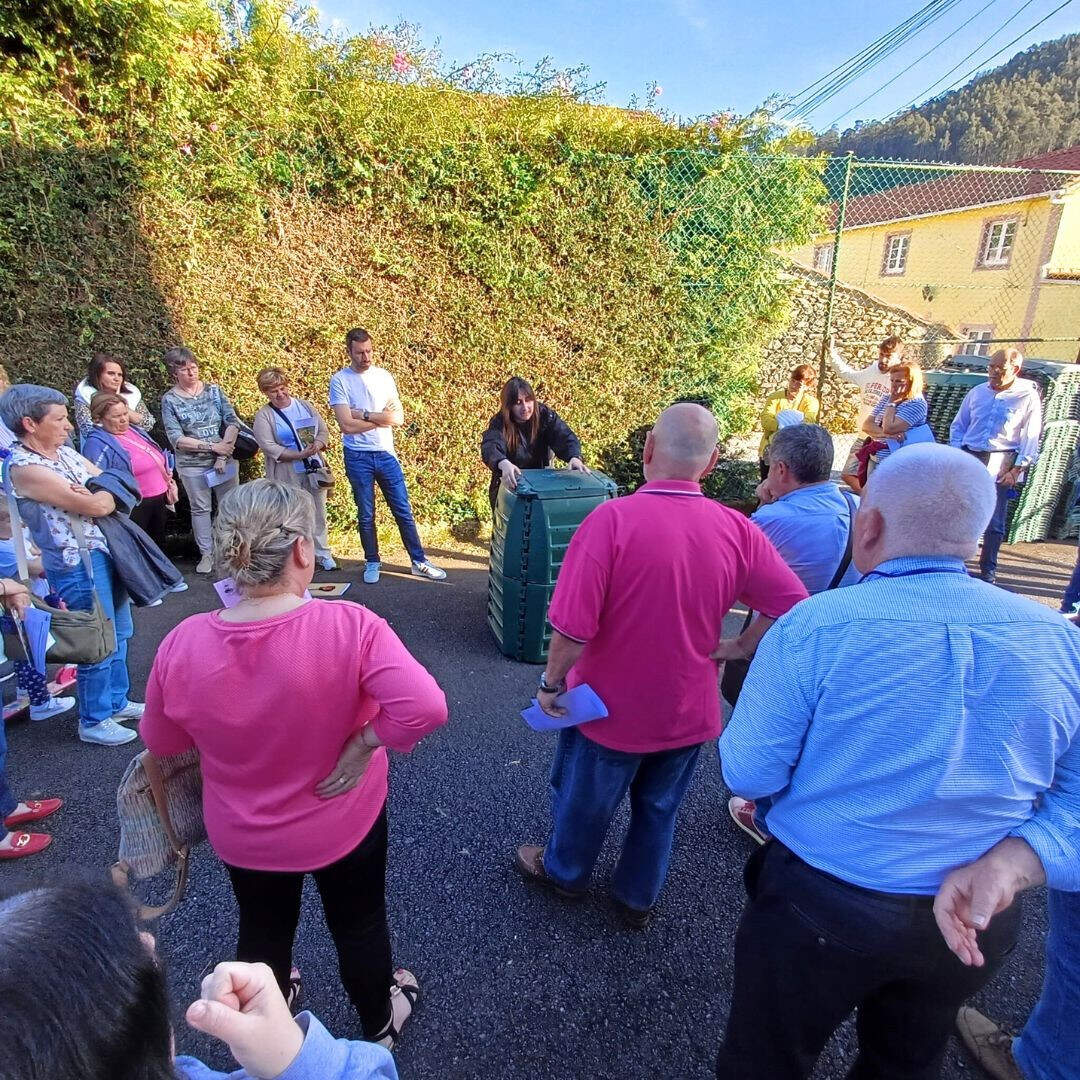 Taller de montaje de un compostador de Sogama.EP