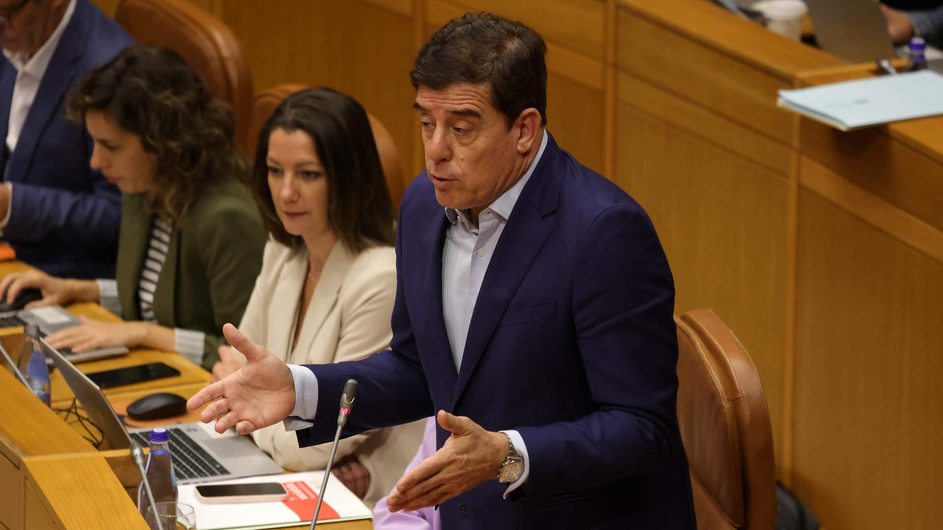 Besteiro, este miércoles en el Parlamento. PEPE FERRÍN