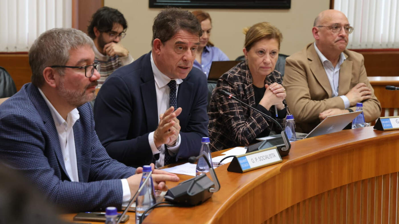 Besteiro, durante la comisión. PEPE FERRÍN