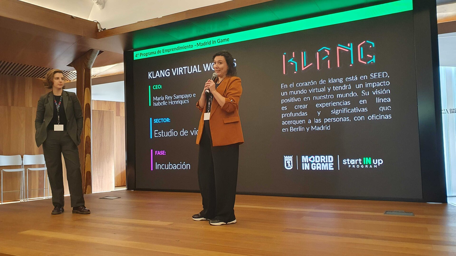 María Rey durante una charla. EP