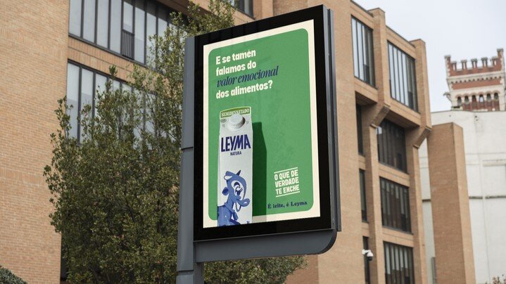 Un cartel con el nuevo spot. EP