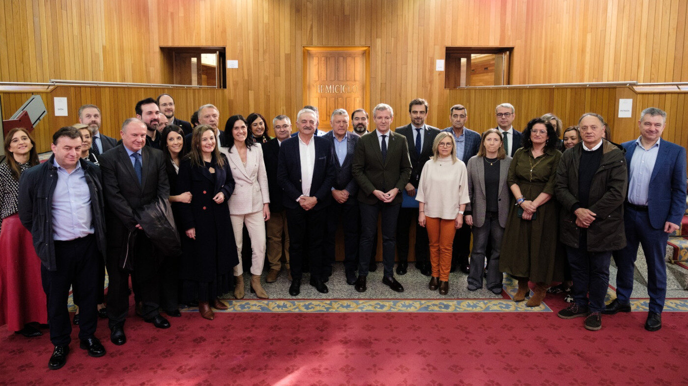 Alcaldes y representantes locales del PP acudieron al pleno para respaldar a Rueda en el debate sobre Altri. XUNTA
