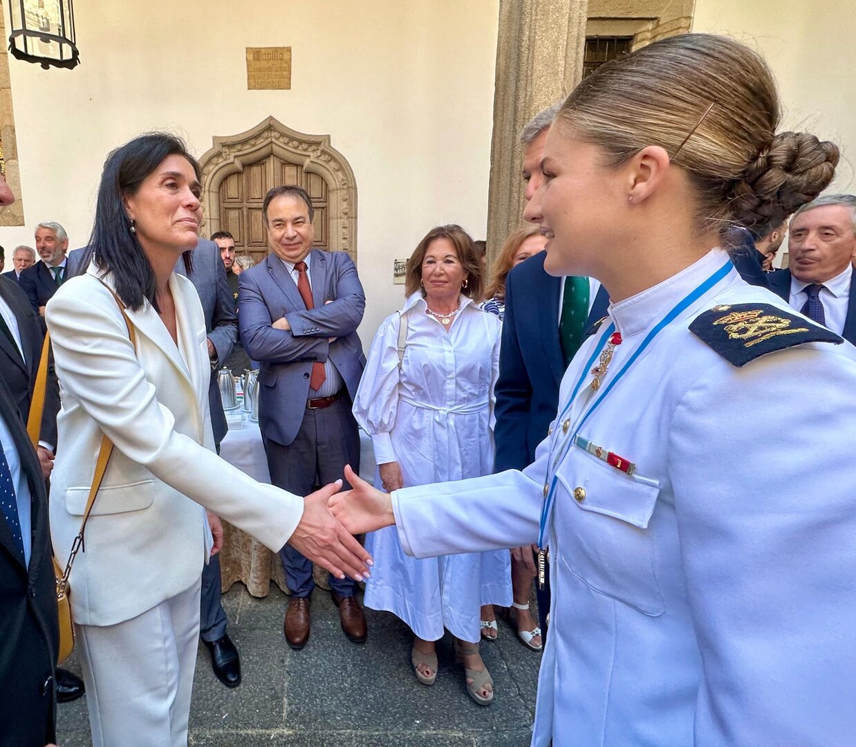 La presidenta de Grupo El Progreso, Blanca García Montenegro, el director de El Progreso, Alfonso Álvarez Riveiro, y la secretaria xeral del PPdeG, Paula Prado, durante el acto en Santiago. EP