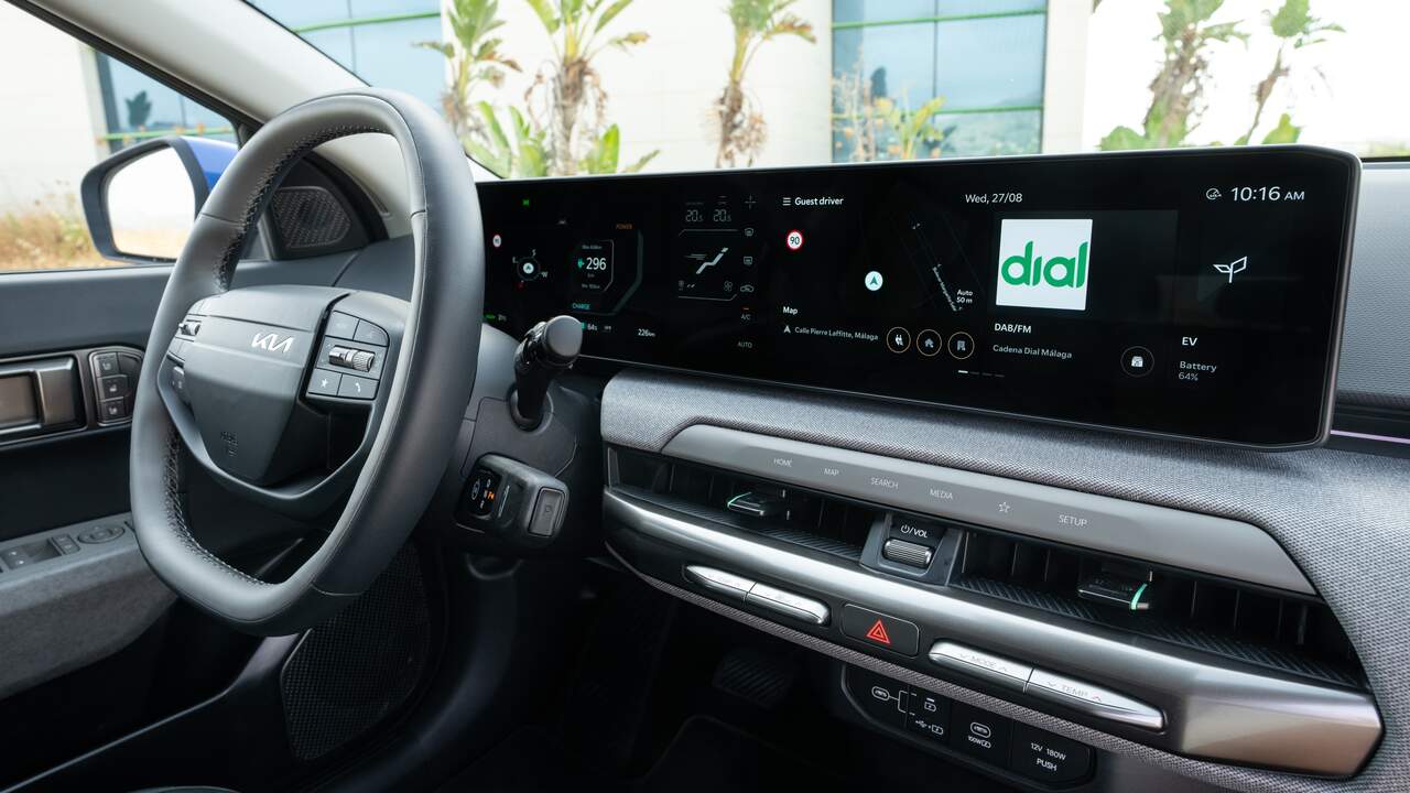 kia-ev4-base-line-blue-flame-interior-hires-002