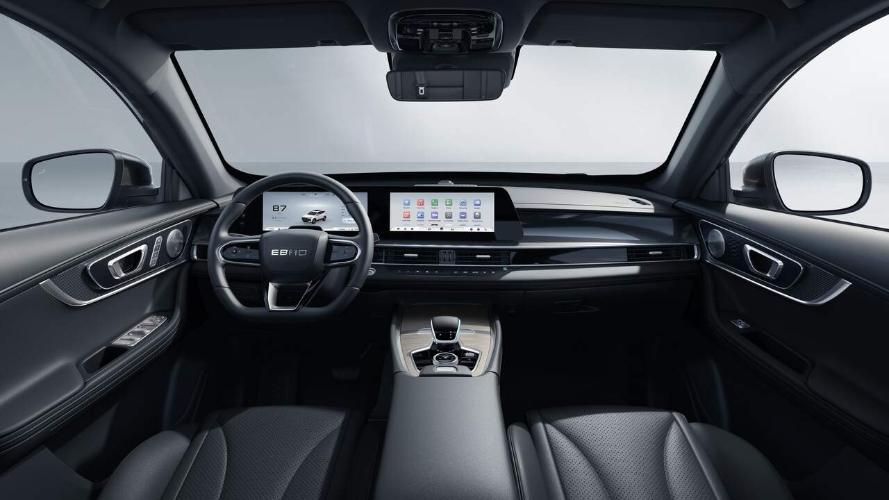 EBRO s700 HEV - interior-