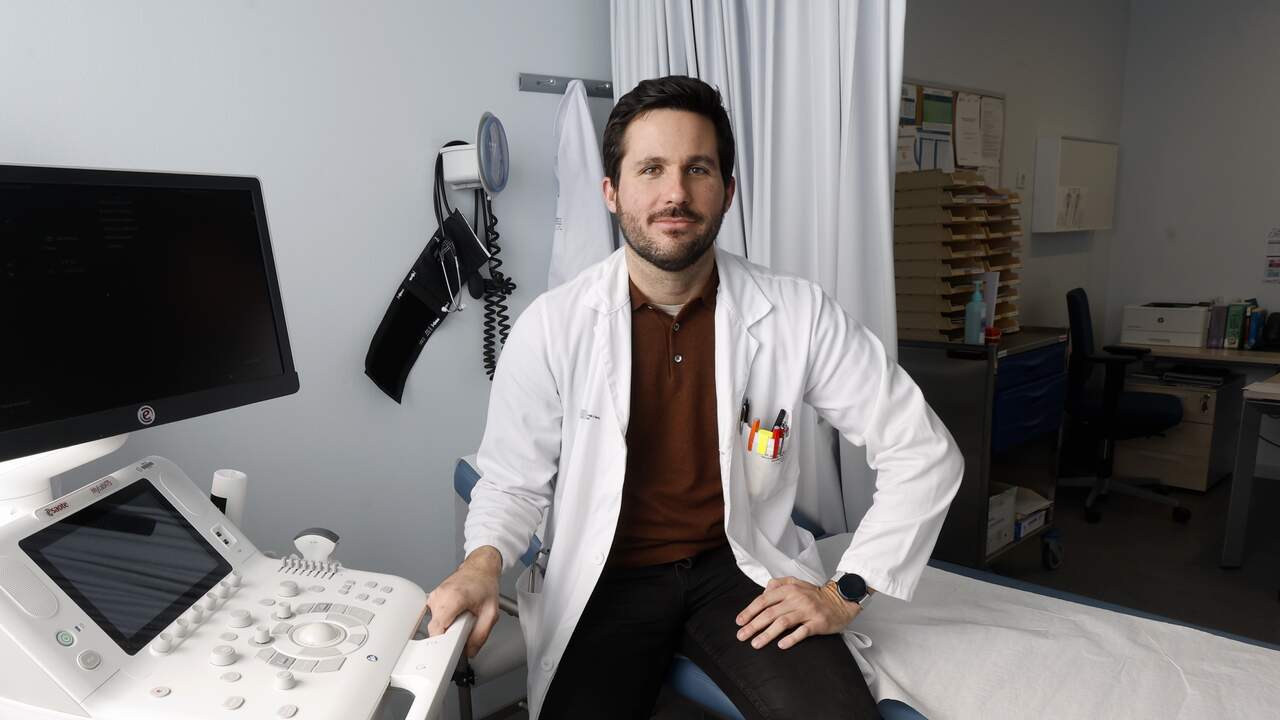 Álvaro Seijas, uno de los integrantes del servicio de reumatología del Hula. X. PONTE